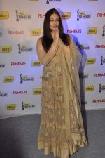 Aishwarya Rai Bachchan announces filmfare awards in Leela Hotel, Mumbai 9th Jan 2013 (144).JPG